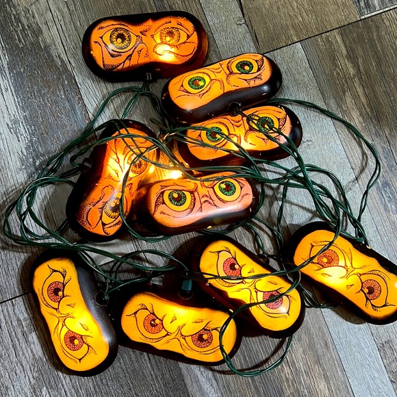 Halloween 🎃 a green eyes 👀 lights 9 glowing vintage retro  4x2” each outdoors - Picture 1 of 9